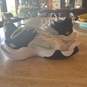 Nike court shoe size 7